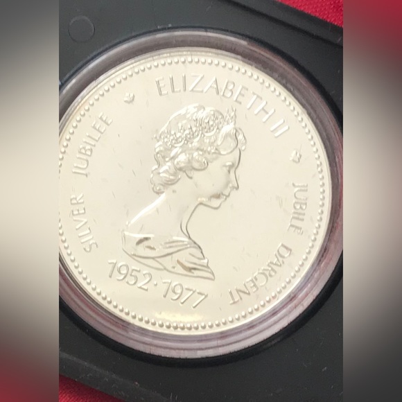 SILVER •Throne of the Senate • One Dollar • Canada• Silver Jubilee 1952-1977 - Picture 2 of 6